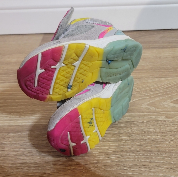 New Balance Kids' Gray and Pink Sneakers - Picture 5 of 6